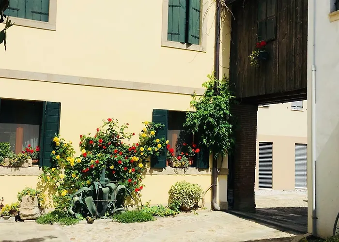 Interno 2 Centro * Este